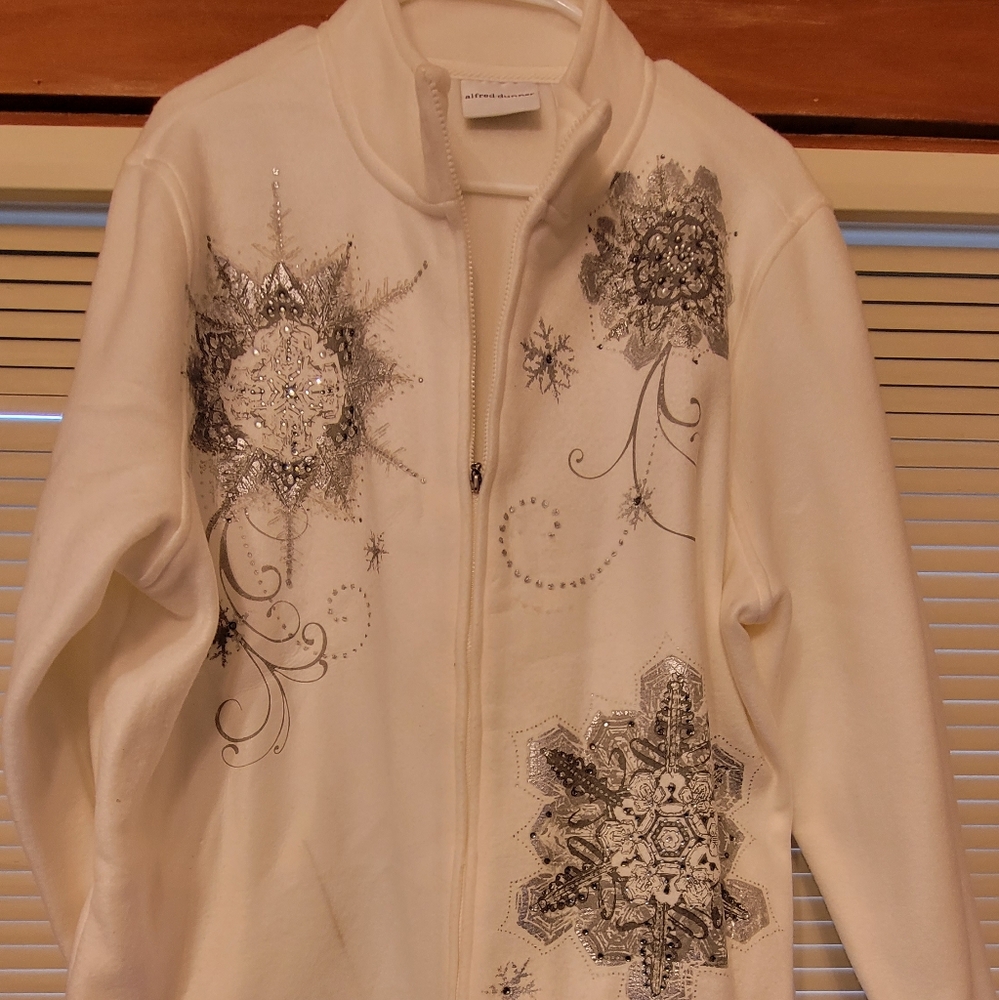 Zipup fleece, white with snowflake design,  Alfred Dunner size XL